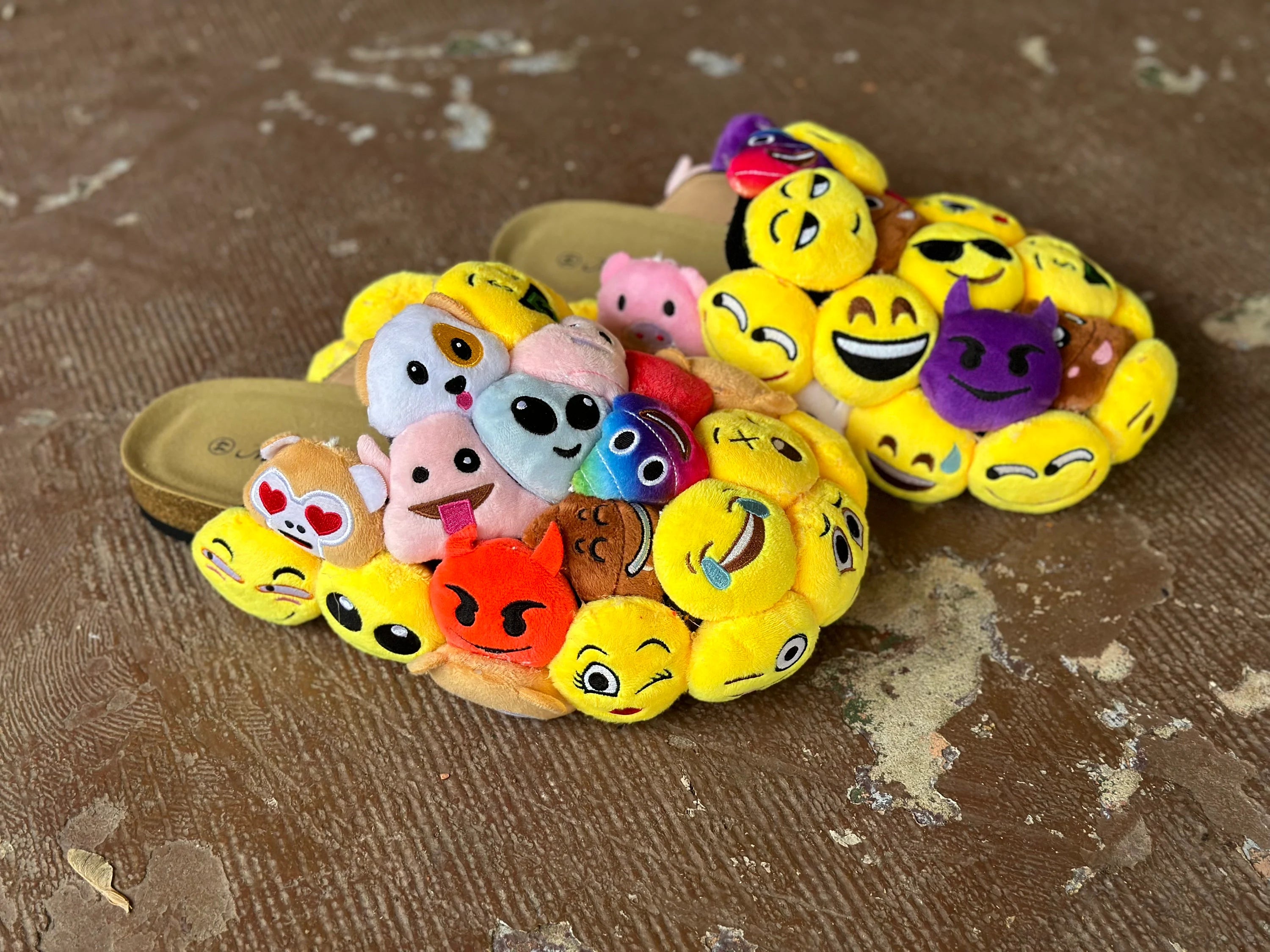 Delaina Made It Emojis Slides ©️