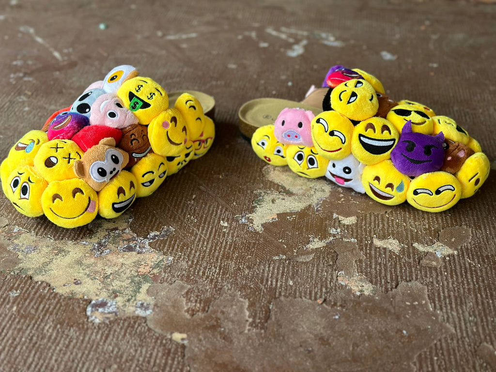 Delaina Made It Emojis Slides ©️