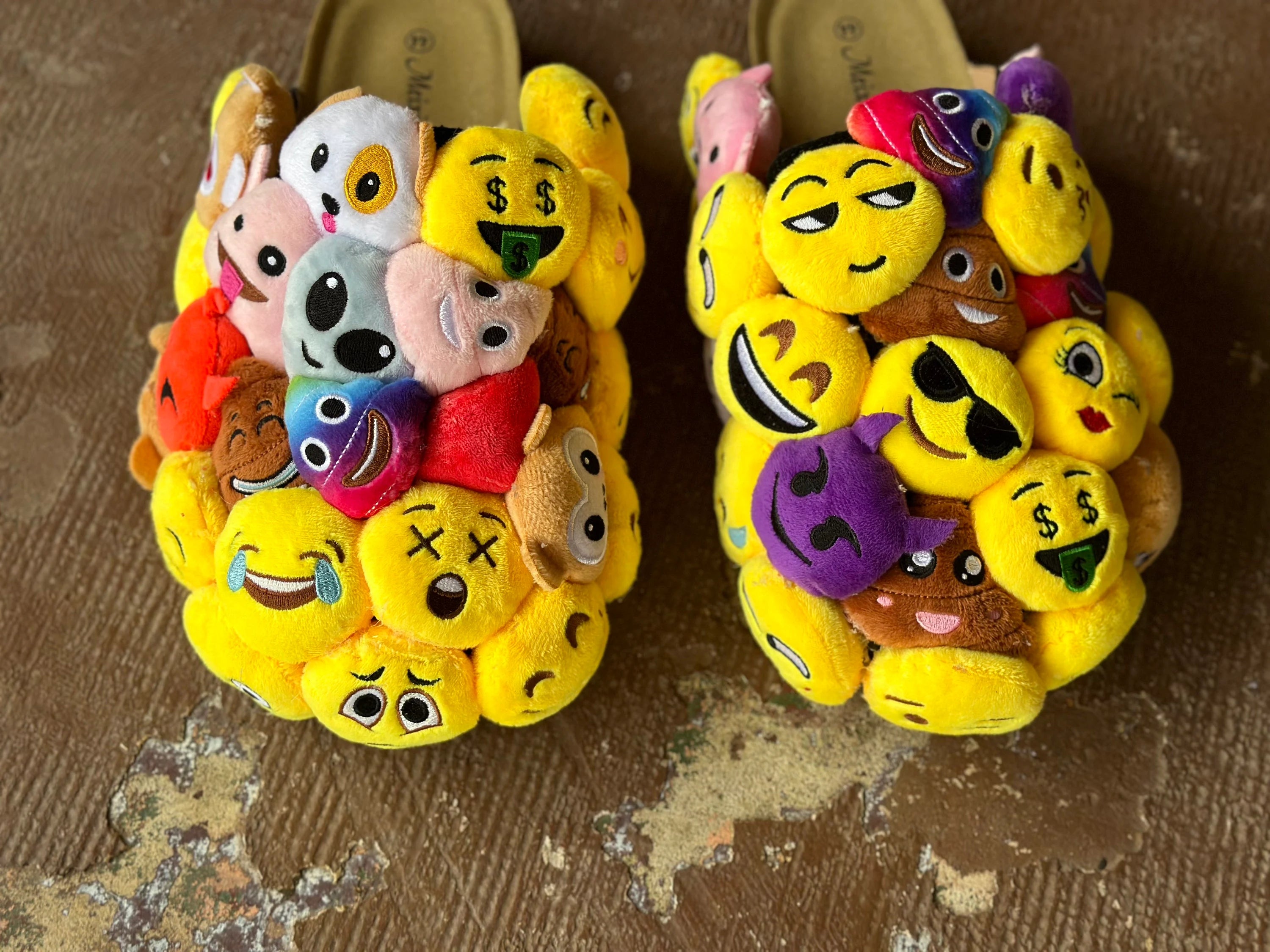 Delaina Made It Emojis Slides ©️