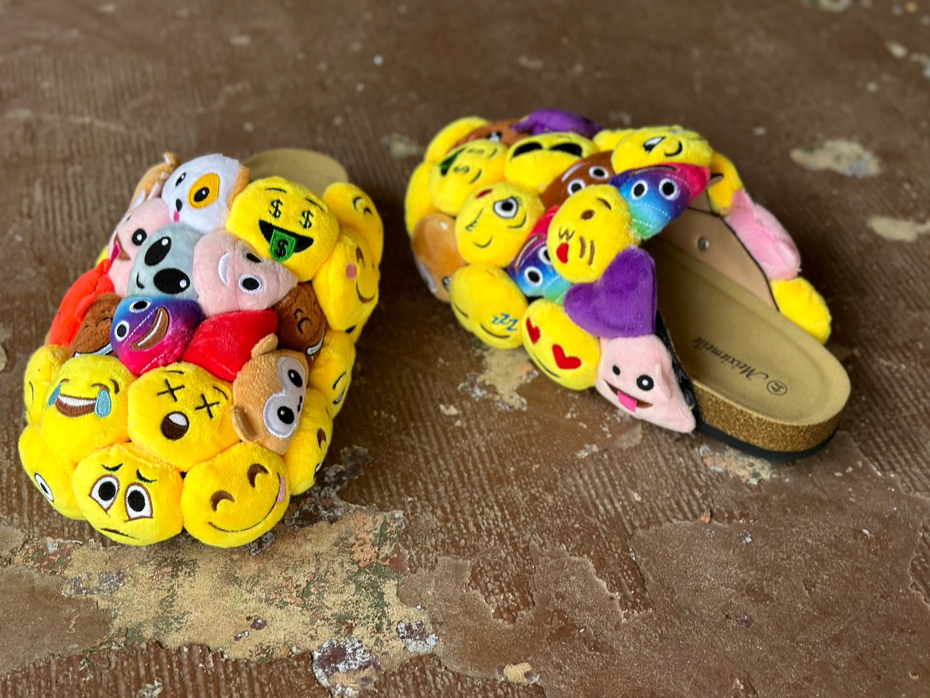 Delaina Made It Emojis Slides ©️