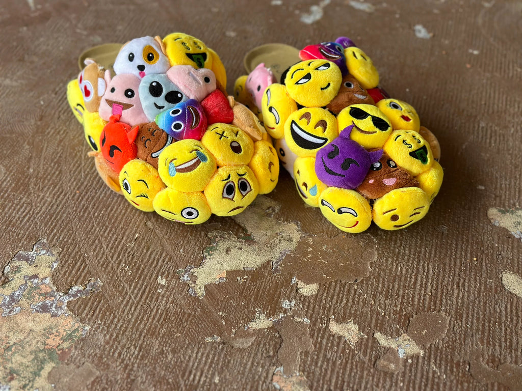 Delaina Made It Emojis Slides ©️